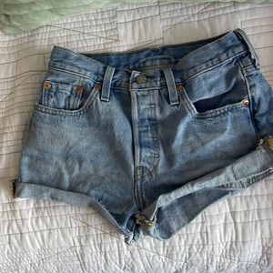 EUC Levi’s shorts